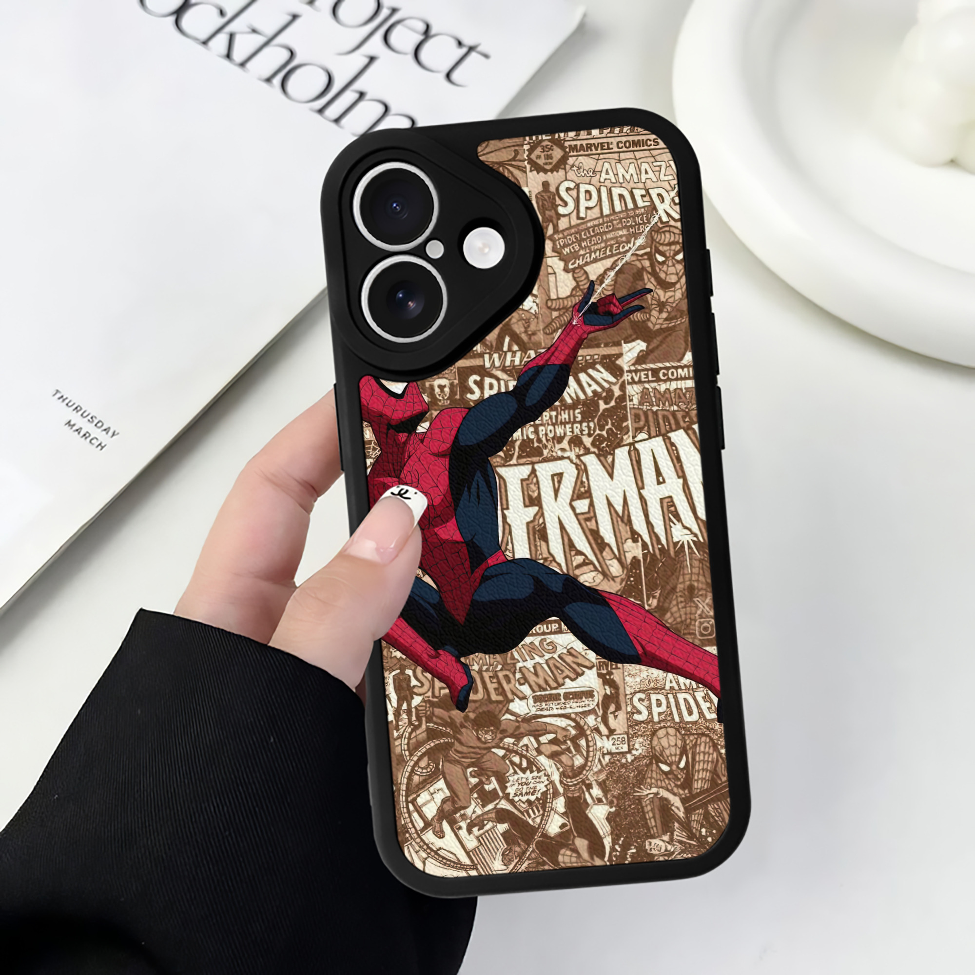 （画像用） Spider Man スパイダーマン 【iPhone 16シリーズ対応】シリコンスマホケース（レザー調） 材質：シリコン